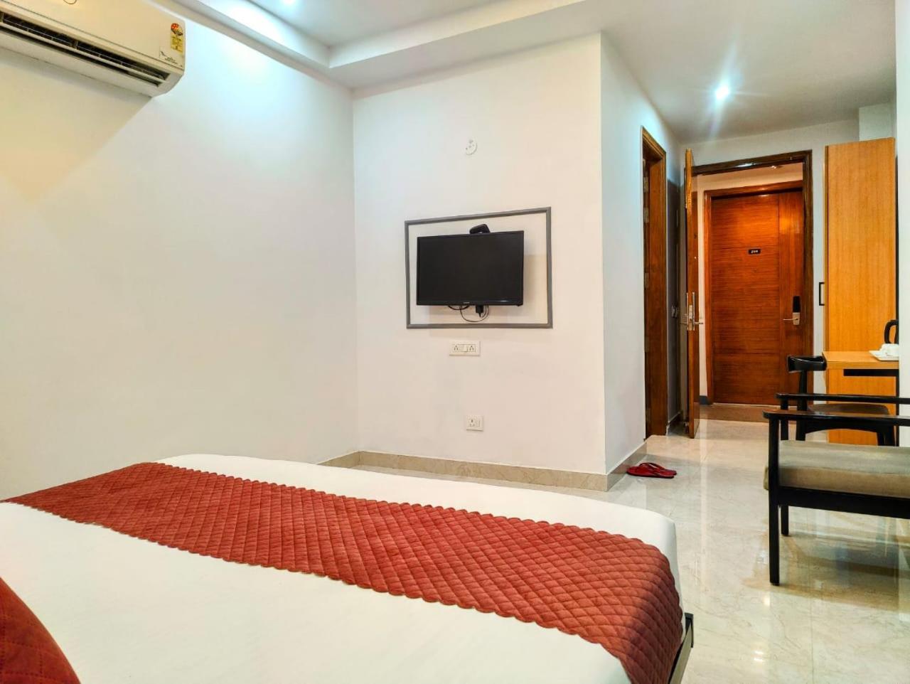Hotel Mavens House Artemis Hospital Road Gurgaon Exterior photo