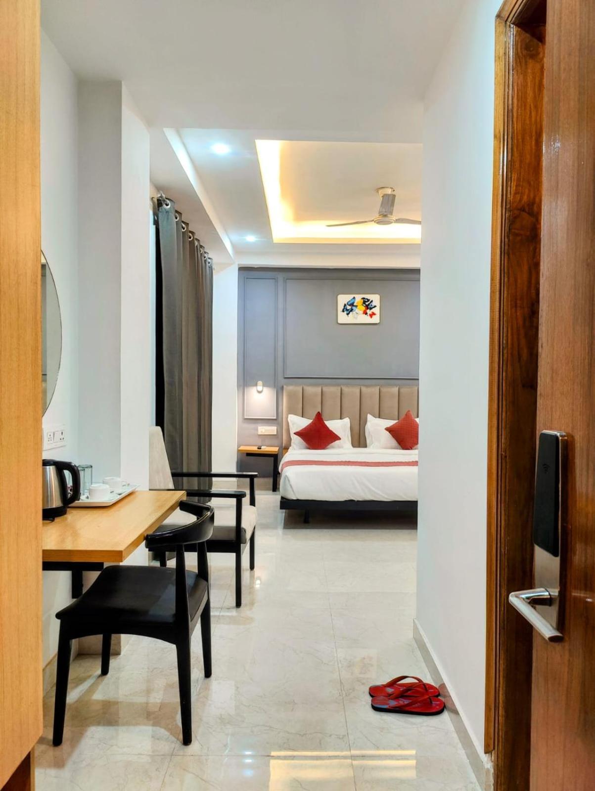 Hotel Mavens House Artemis Hospital Road Gurgaon Exterior photo