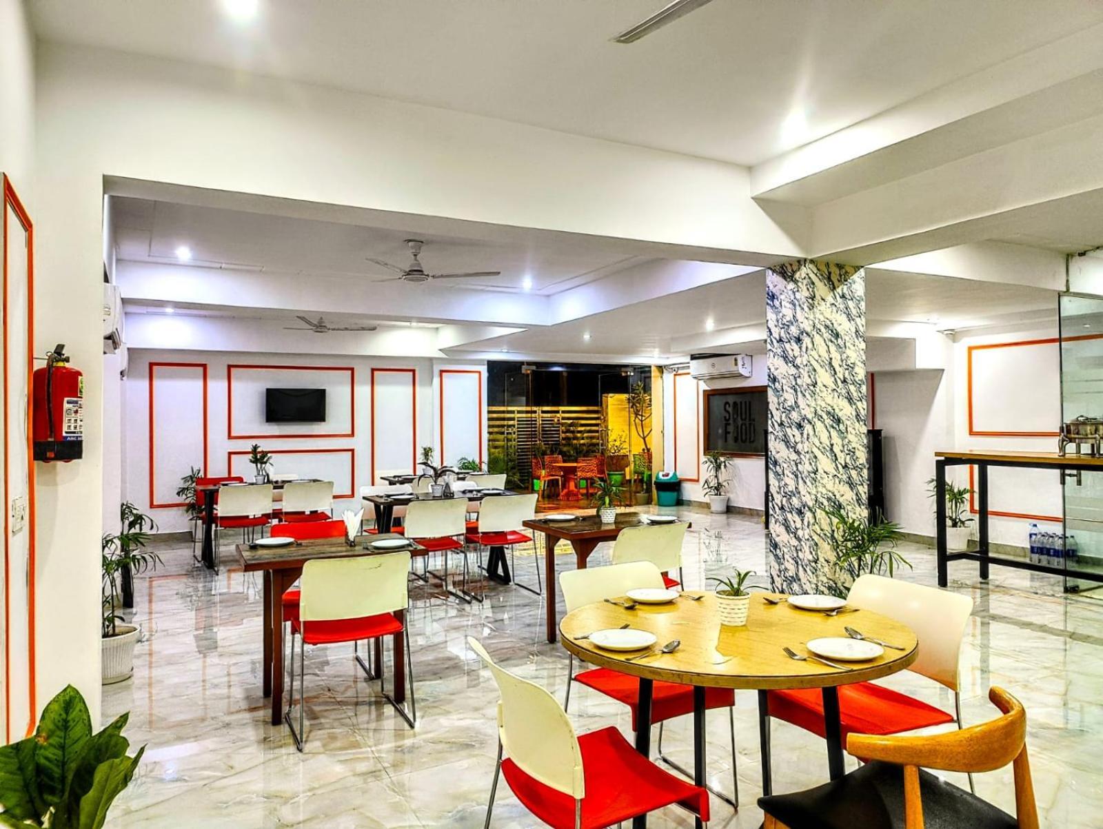Hotel Mavens House Artemis Hospital Road Gurgaon Exterior photo