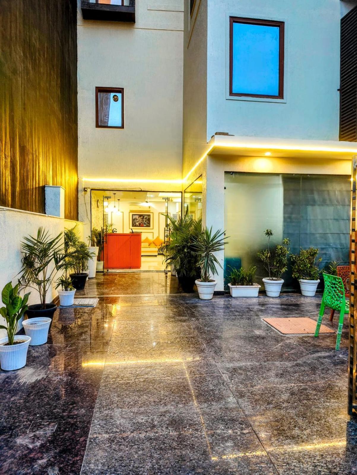 Hotel Mavens House Artemis Hospital Road Gurgaon Exterior photo