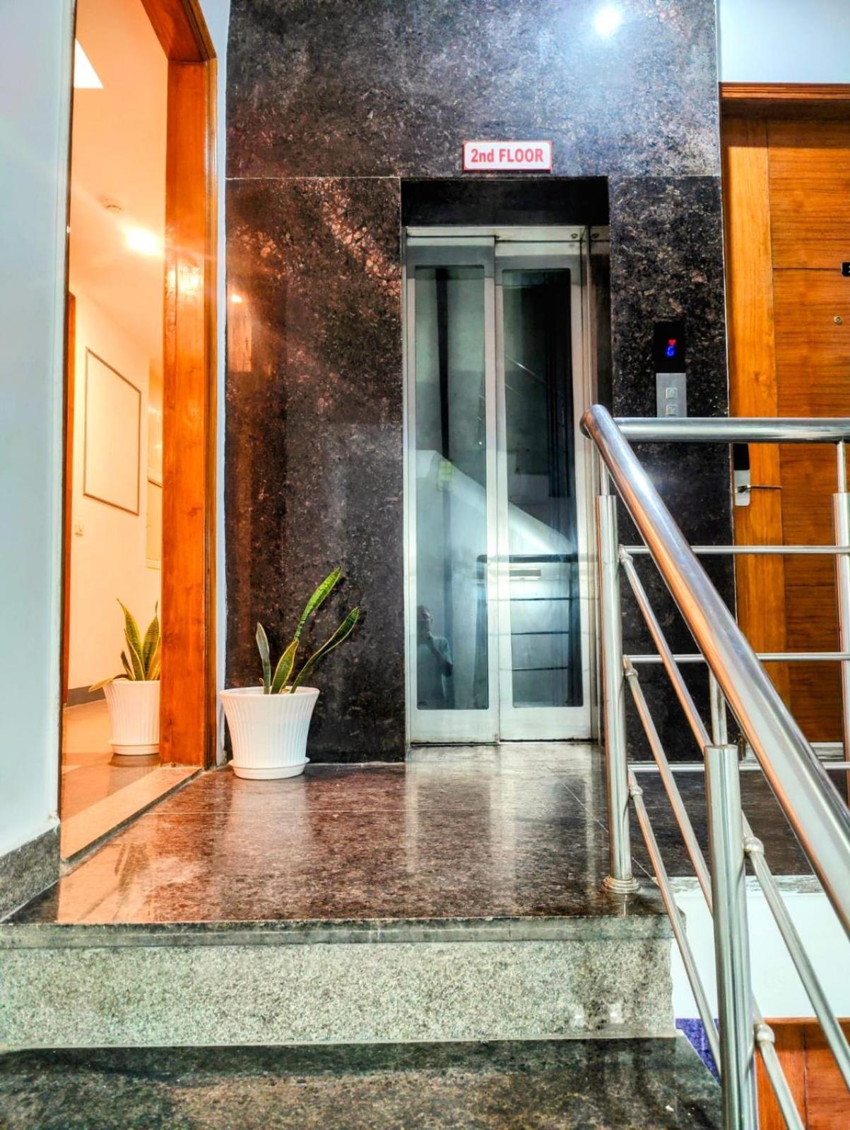 Hotel Mavens House Artemis Hospital Road Gurgaon Exterior photo