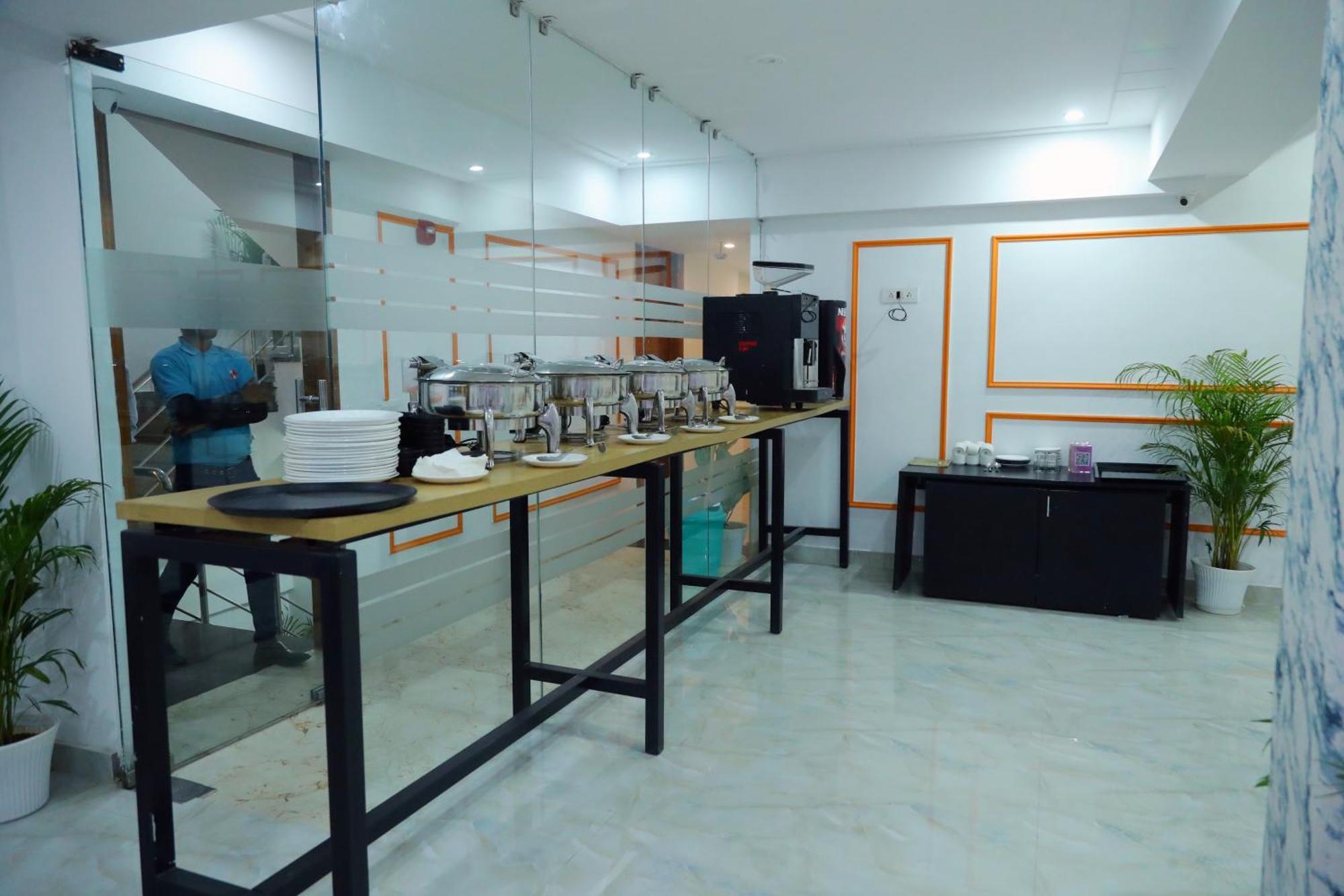 Hotel Mavens House Artemis Hospital Road Gurgaon Exterior photo