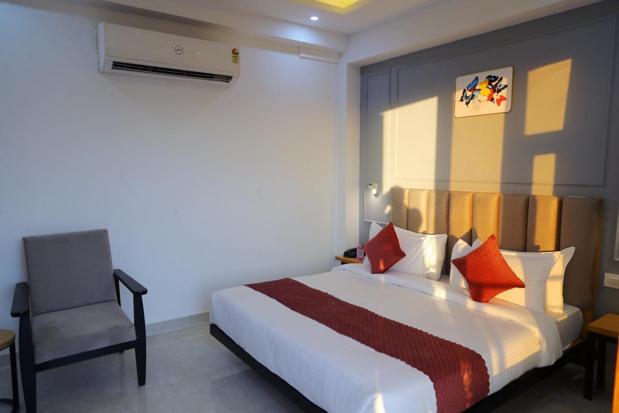 Hotel Mavens House Artemis Hospital Road Gurgaon Exterior photo