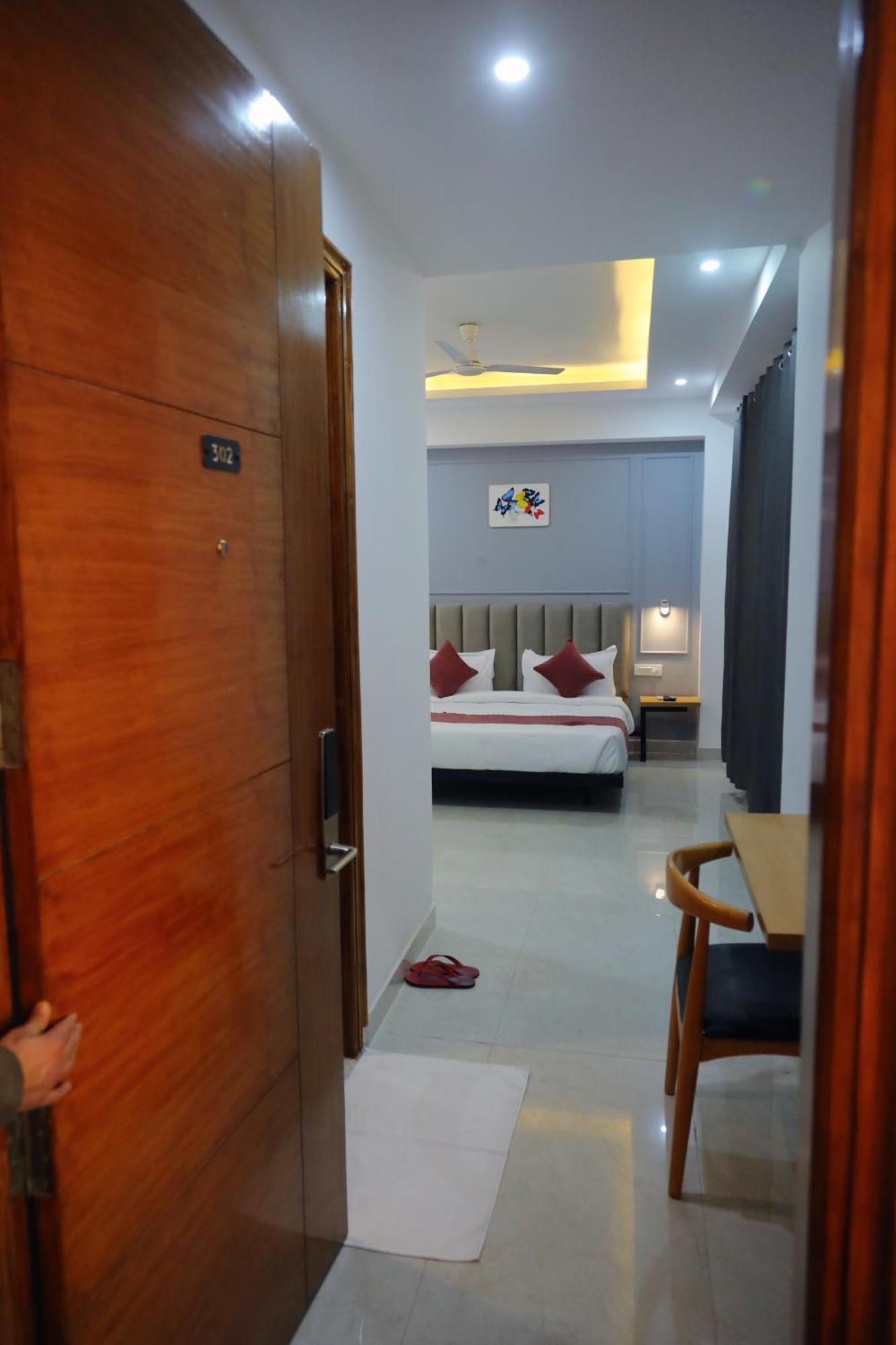 Hotel Mavens House Artemis Hospital Road Gurgaon Exterior photo