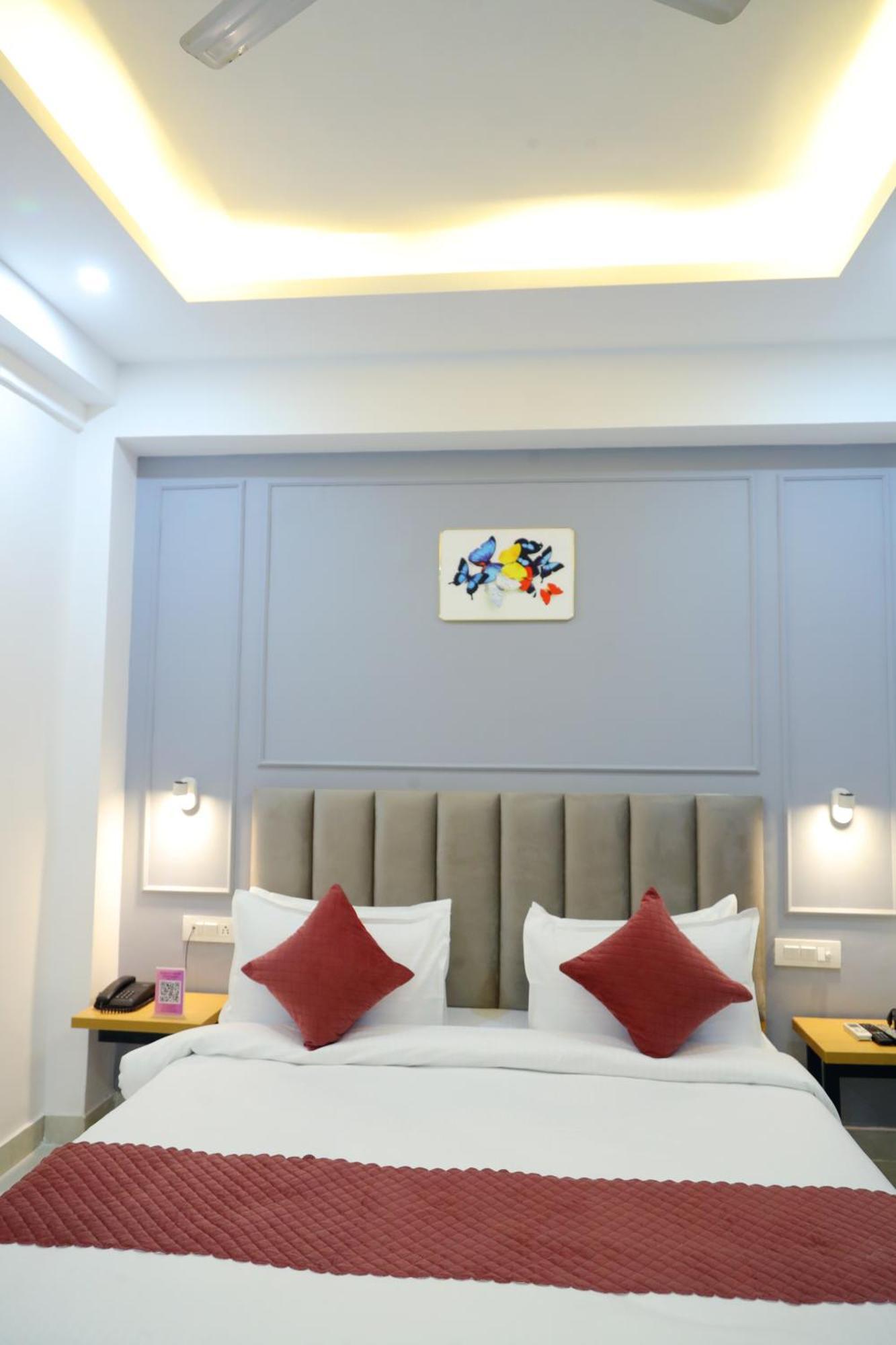 Hotel Mavens House Artemis Hospital Road Gurgaon Exterior photo