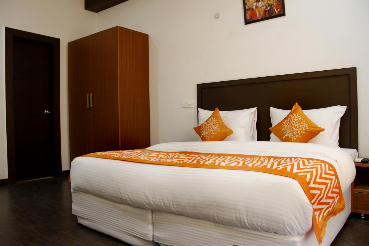 Hotel Mavens House Artemis Hospital Road Gurgaon Exterior photo